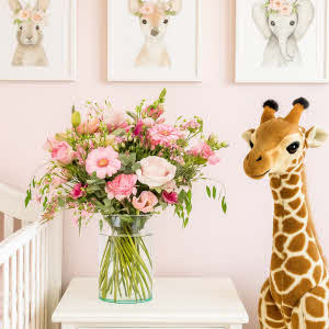 New baby girl flower bouquet in pink shades for Son-en-Breugel