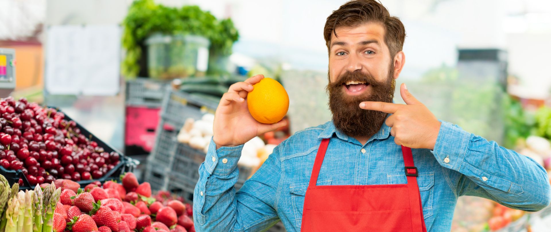 De groenteman in Ten-Post prijst vers seizoensfruit aan – perfect voor een gezonde en smaakvolle fruitmand.